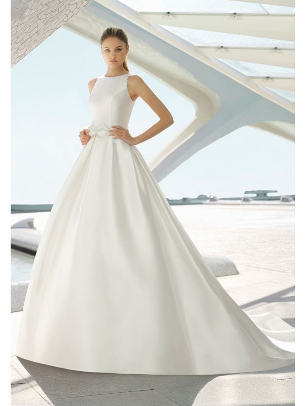 Minimalist-Style Wedding Dress With Open Back