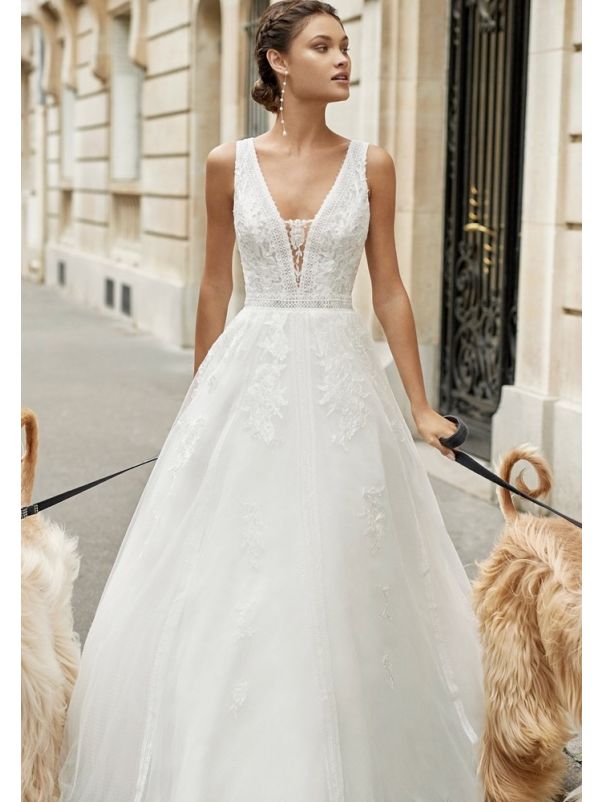 Lace Embroidered Tulle Wedding Dress
