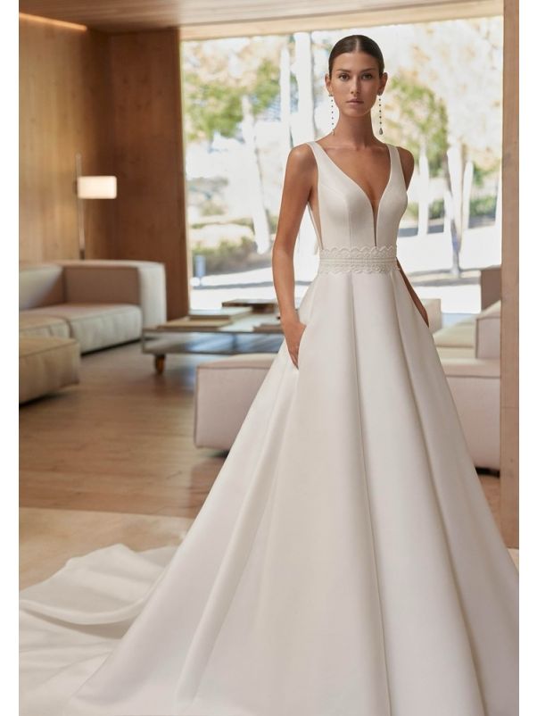 Backless Pleated Wedding Dress