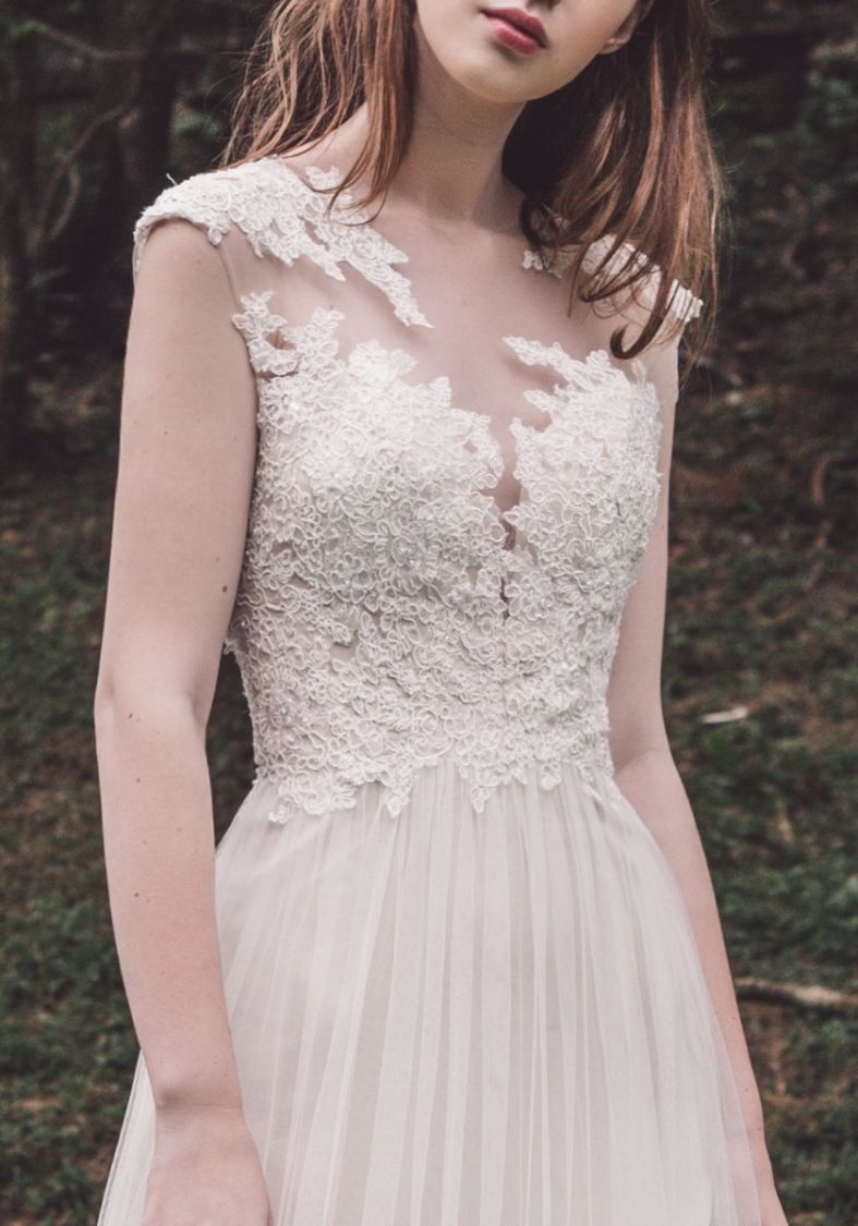 Atelier Lyanna | Embroidered Flowing Tulle Wedding Dress