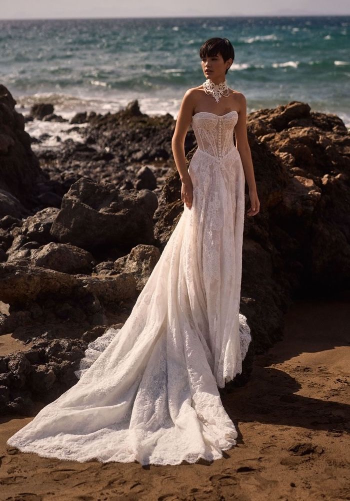 Milla Nova SELVIANNE Romantic Lace Wedding Dress HK | DBR Weddings Milla Nova SELVIANNE Romantic Lace Wedding Dress HK | DBR Weddings