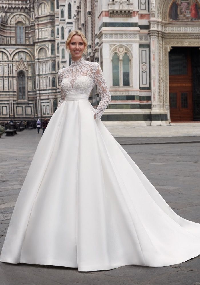White Lace Wedding Dress Bridal Gown With Long Sleeves TCDFD8091