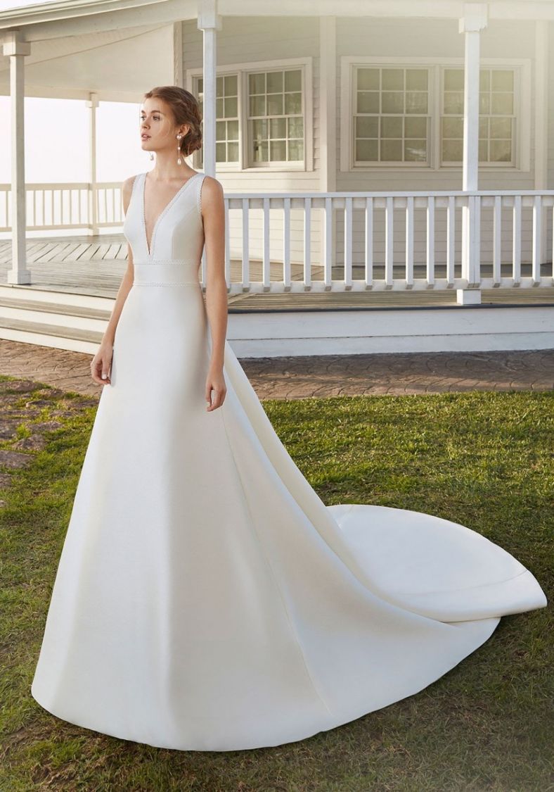 https://dbrweddings.com/media/catalog/product/cache/5d5f6e8268e97a7c120ac58c8ed511b8/r/o/rosa-clara-2020-cumey-classic-mikado-wedding-dress-with-bow-back_01.jpg