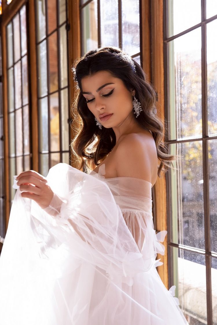 Wedding Dress with a Plunging Neckline — a Daring Gown for Free Girls -  Tina Valerdi